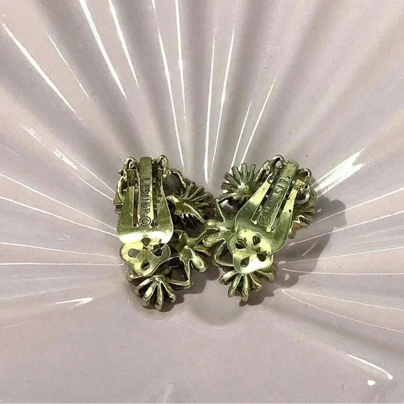 Lisner Vintage Pearl& Emerald Gold tone Earrings - Picture 9 of 12